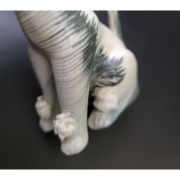 Vintage Kitschy Marble Cake Zoo Spaghetti 7.5" White Gray Poodle Figurine Japan - Picture 9 of 10